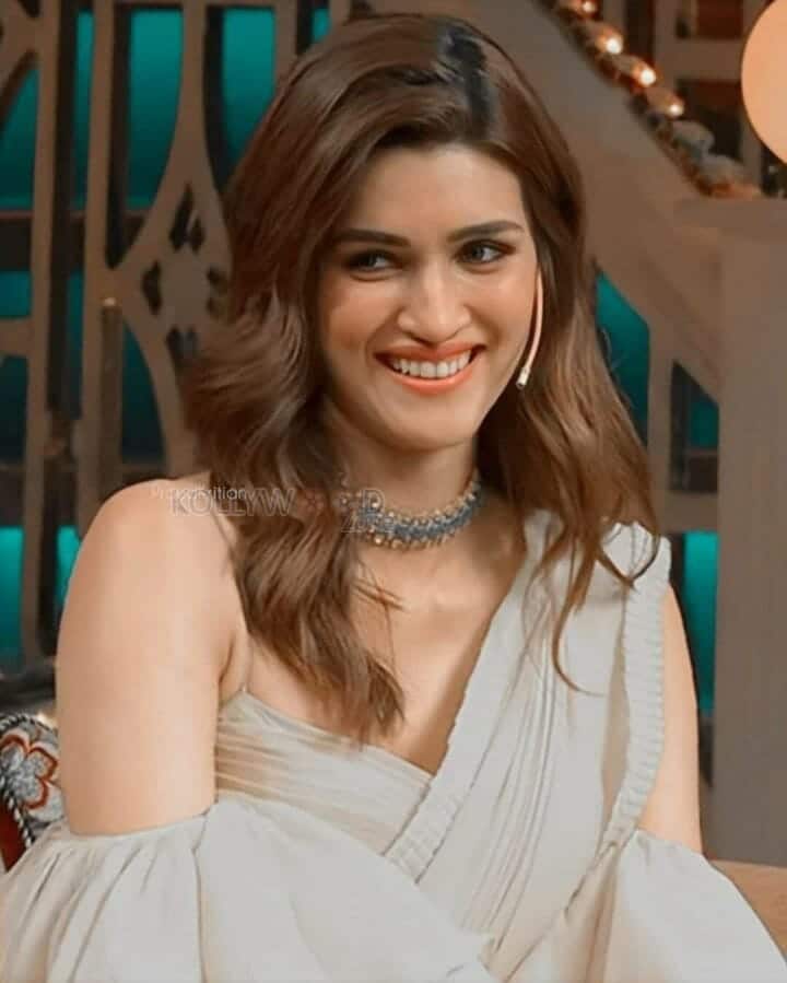 Bachchan Pandey Heroine Kriti Sanon Photos 08