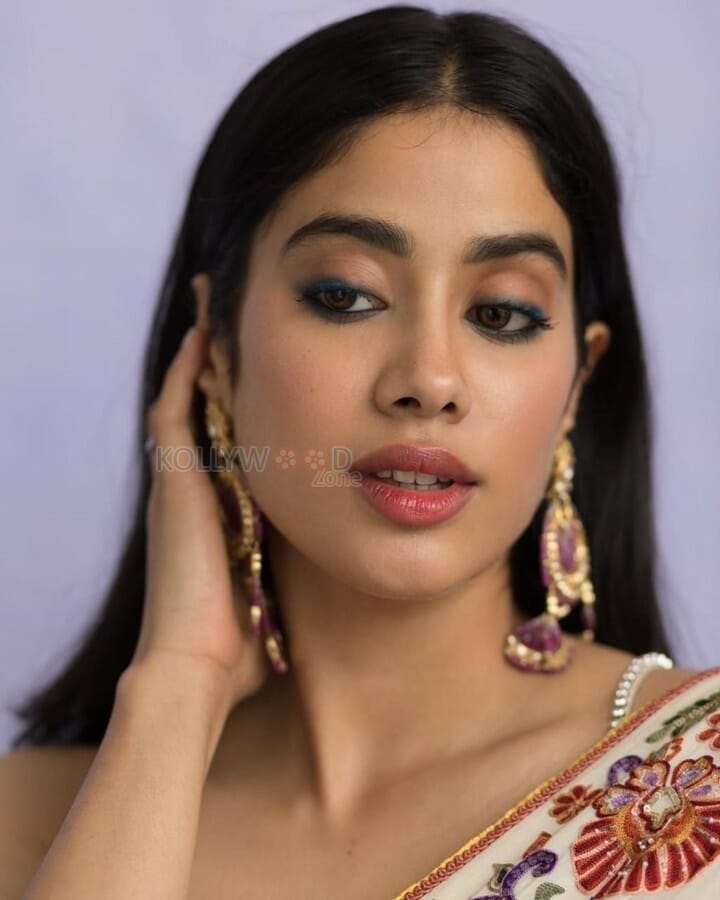 Beautiful Actress Janhvi Kapoor Saree Pictures