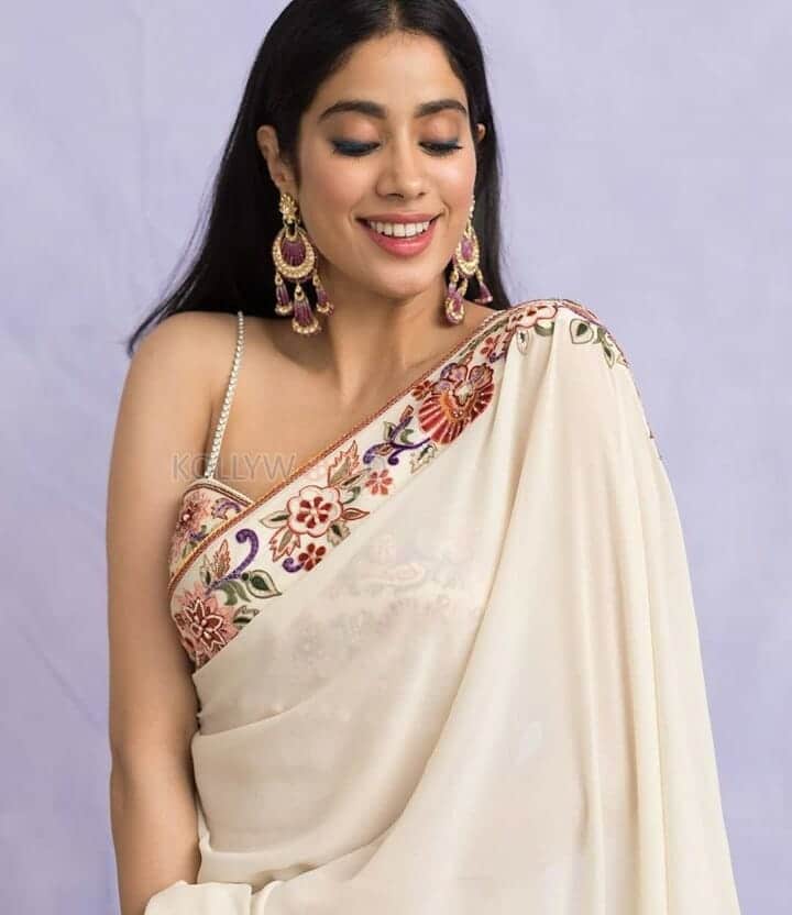 Beautiful Actress Janhvi Kapoor Saree Pictures 07