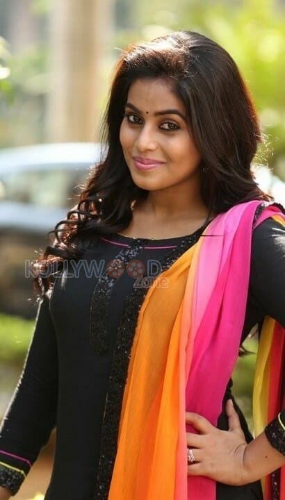 Beautiful Actress Poorna New Photos