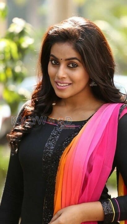 Beautiful Actress Poorna New Photos