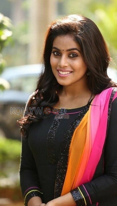 Beautiful Actress Poorna New Photos