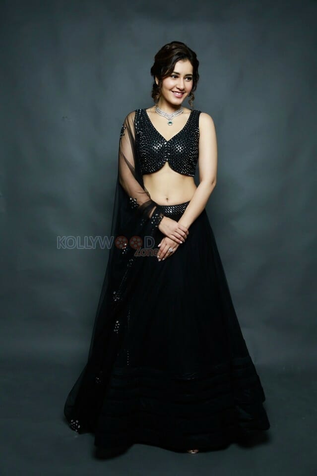 Beautiful Actress Raashi Khanna Photoshoot Pictures