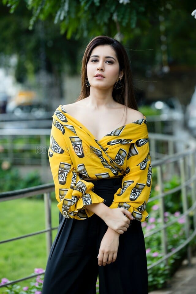 Beautiful Actress Raashi Khanna Photoshoot Pictures