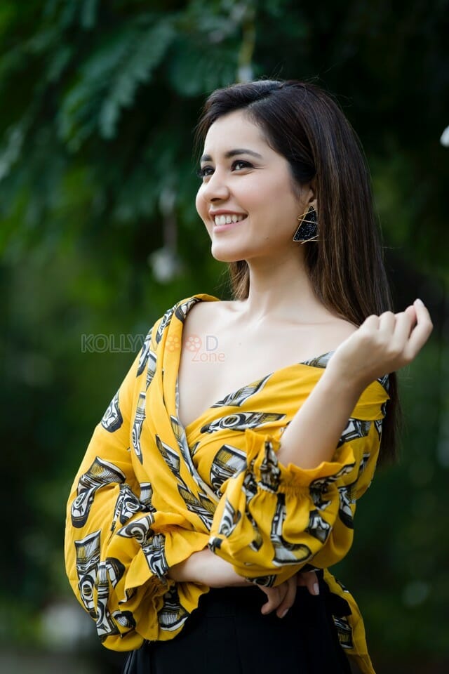 Beautiful Actress Raashi Khanna Photoshoot Pictures