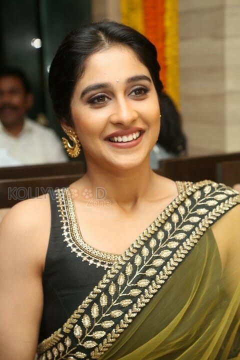 Beautiful Actress Regina Cassandra In Saree Photos