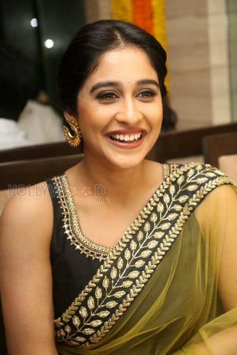 Beautiful Actress Regina Cassandra In Saree Photos