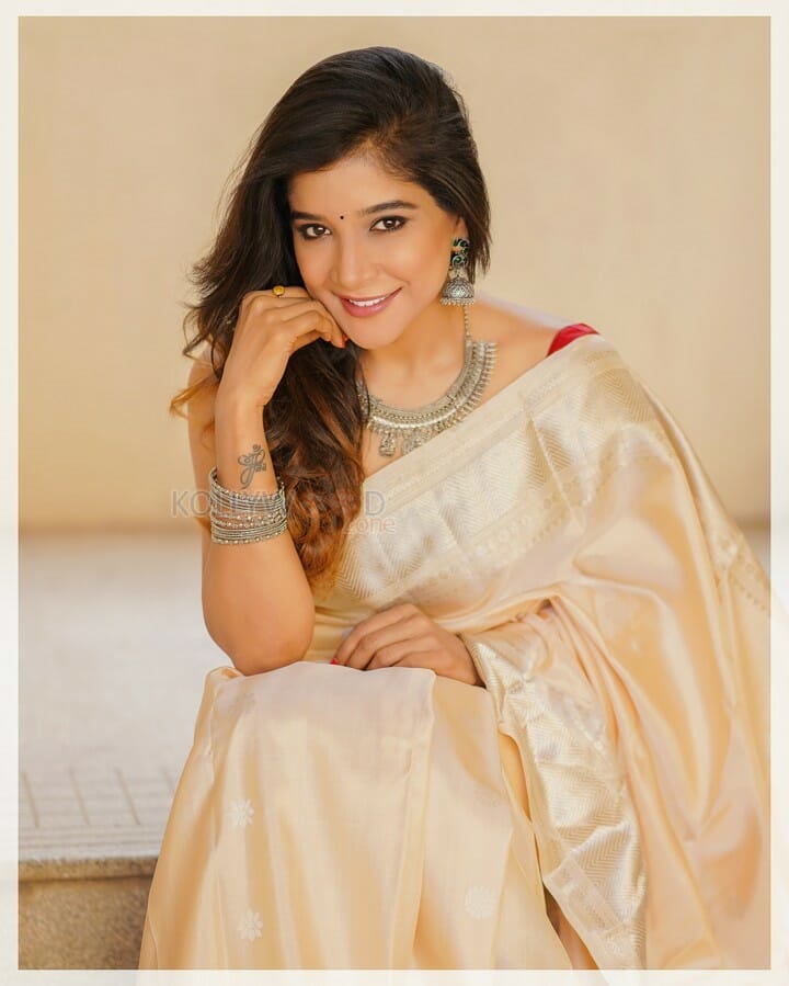 Beautiful Actress Sakshi Agarwal Latest Photoshoot Stills