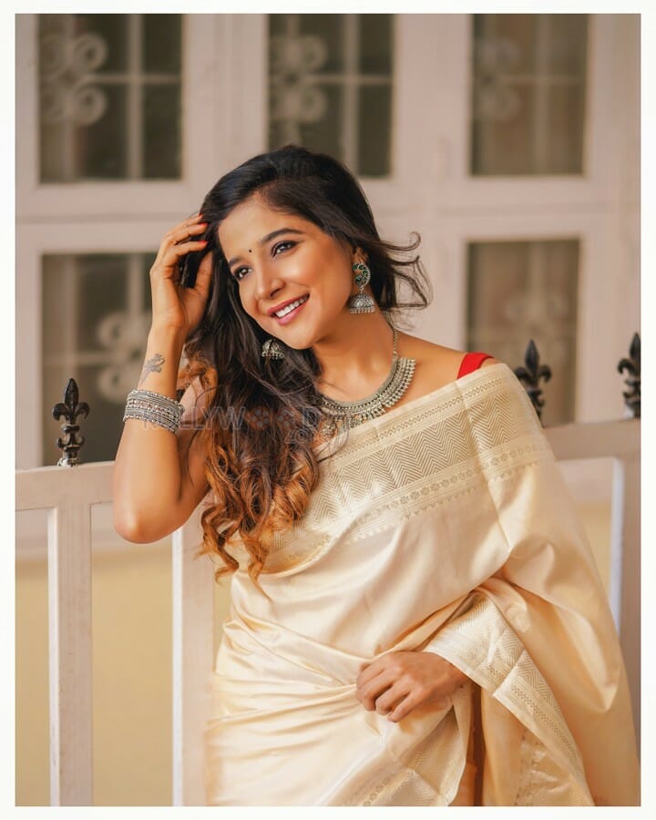 Beautiful Actress Sakshi Agarwal Latest Photoshoot Stills