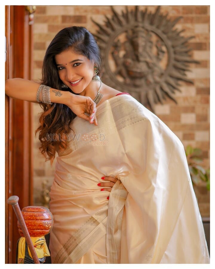 Beautiful Actress Sakshi Agarwal Latest Photoshoot Stills