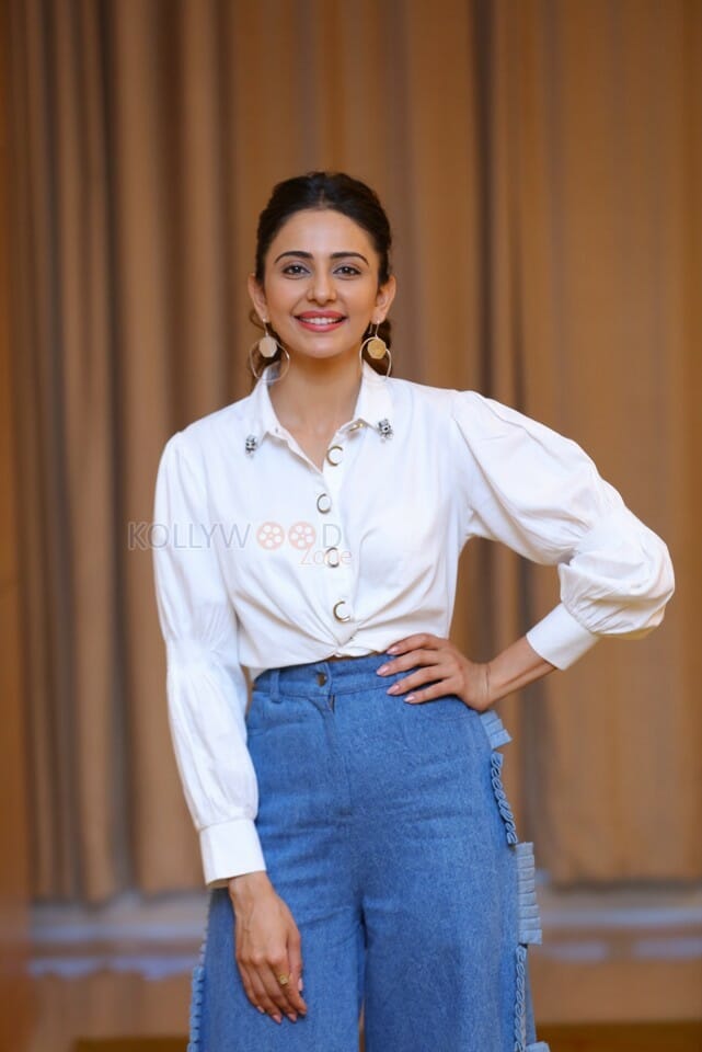 Beautiful Heroine Rakul Preet Singh Photos