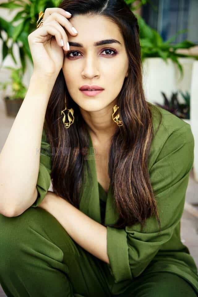 Beautiful Hindi Actress Kriti Sanon Photoshoot Stills 22