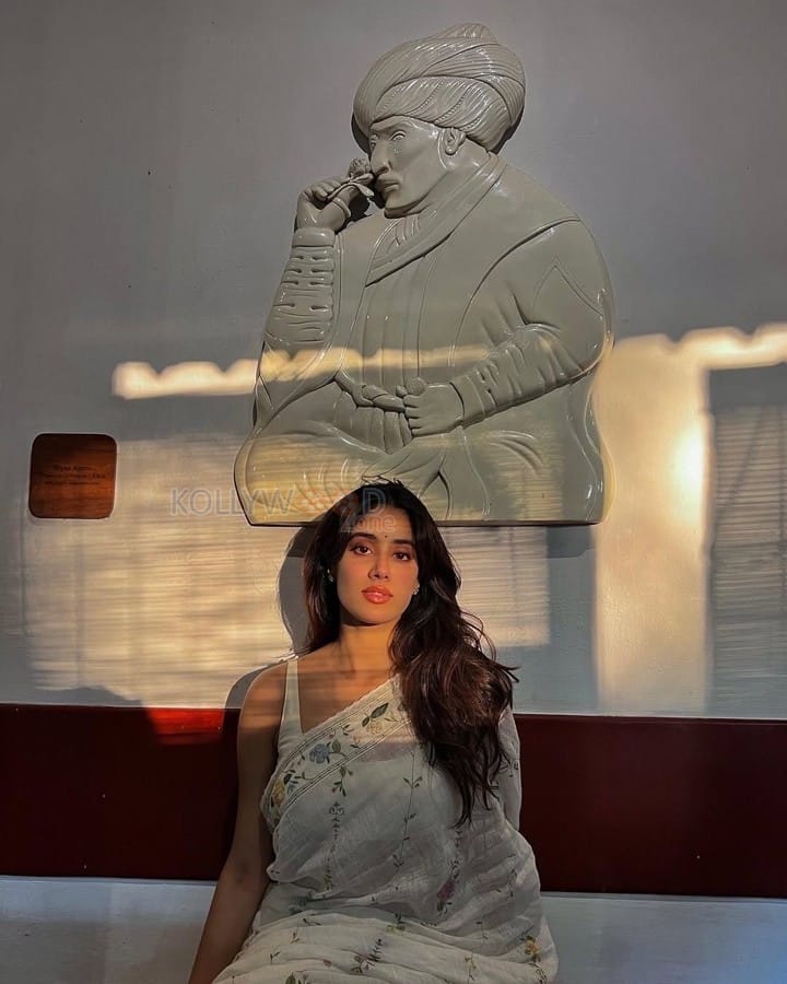 Beautiful Janhvi Kapoor in a White Saree with Sleeveless Blouse Photos 02