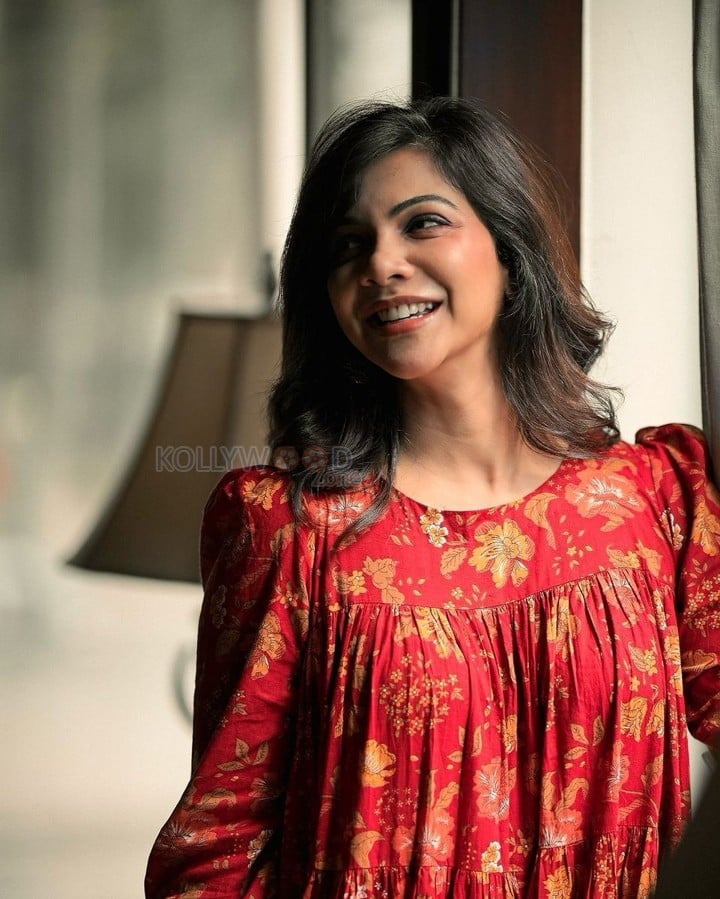 Beautiful Madonna Sebastian in a Red Printed Kurta Photos 02