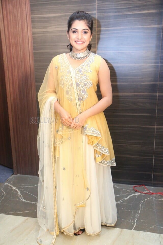 Beautiful Malayalam Actress Niveda Thomas Pictures