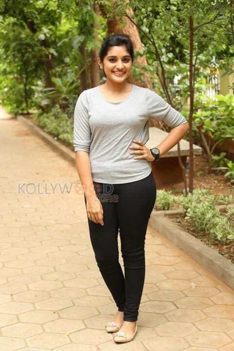 Beautiful Niveda Thomas Photos