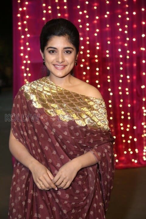 Beautiful Niveda Thomas Pics