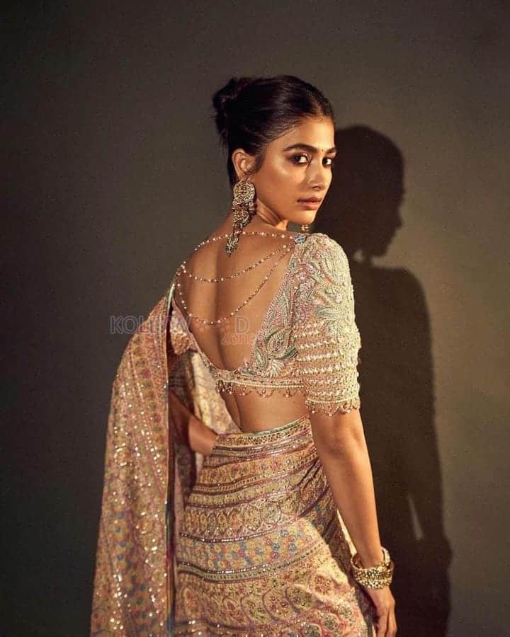 Beautiful Pooja Hegde in a Sparkling Saree Pictures 02