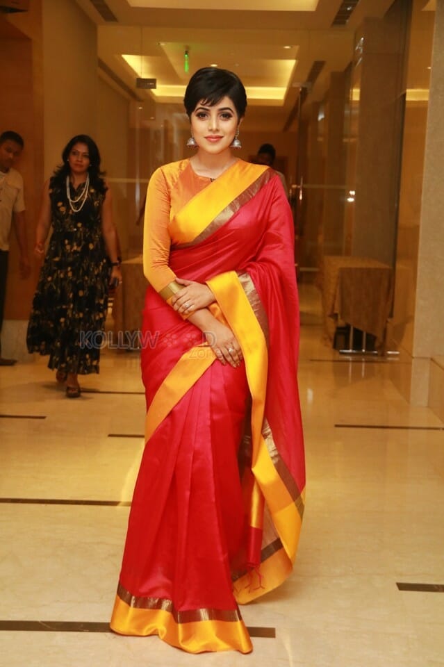 Beautiful Poorna Saree Photos