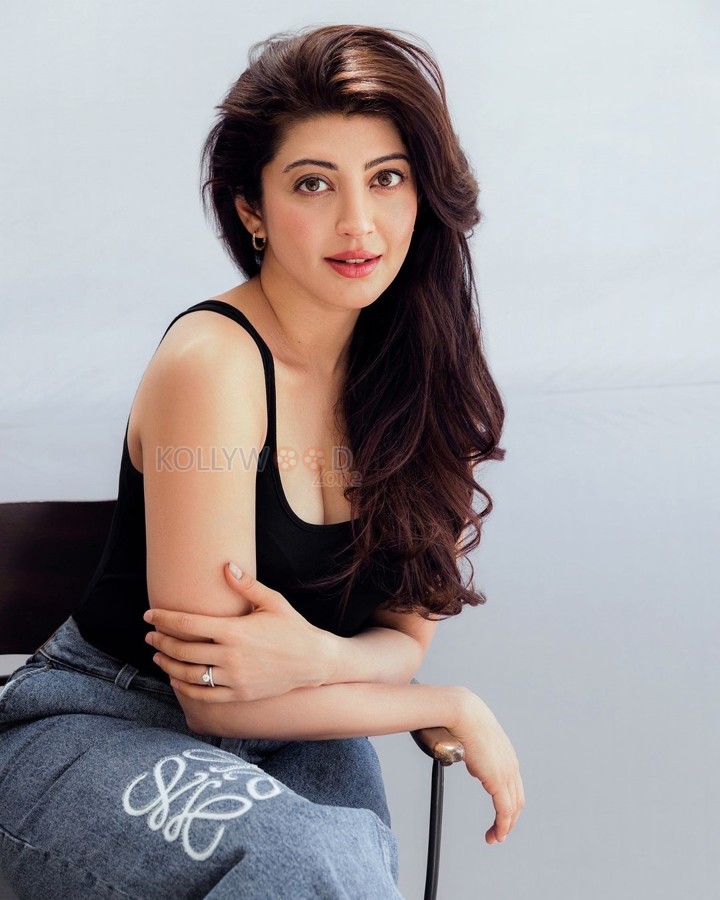 Beautiful Pranitha Subhash in a Black Crop Top and Blue Denim Jeans Pictures 01