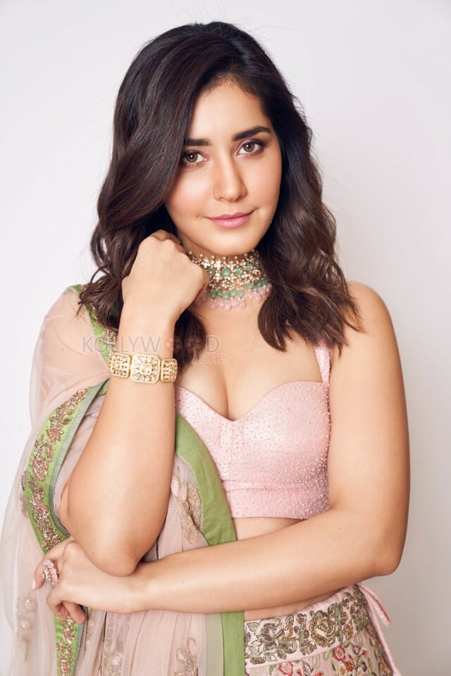 Beautiful Raashi Khanna Latest Photoshoot Stills