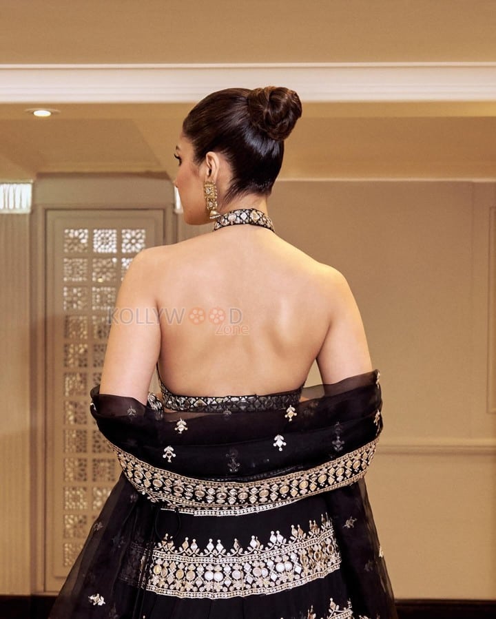 Beautiful Raashii Khanna in a Black Mirror Work Lehenga with a Backless Blouse Pictures 07