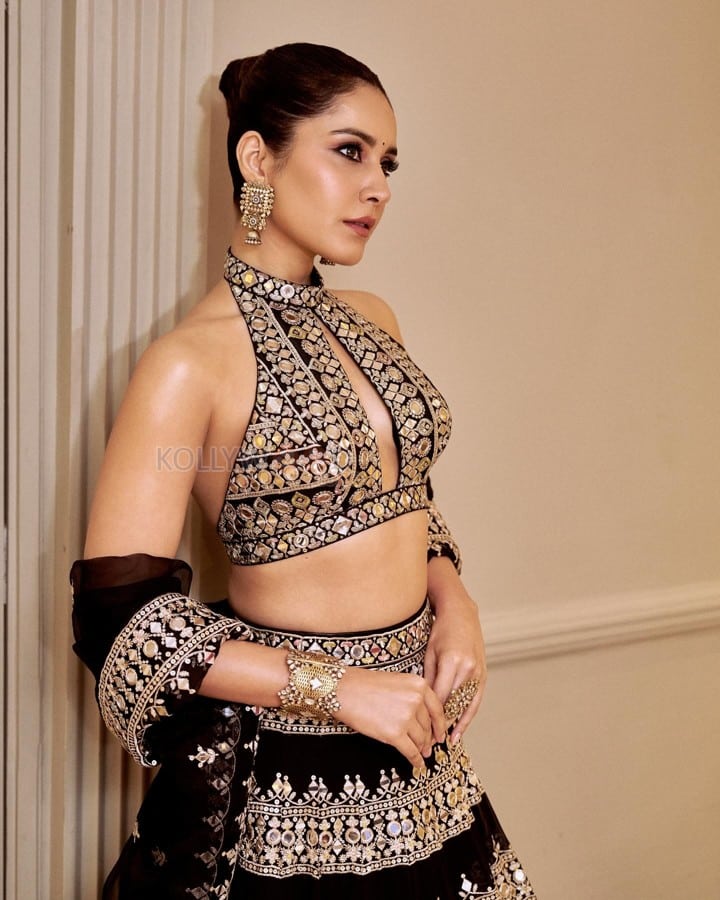 Beautiful Raashii Khanna in a Black Mirror Work Lehenga with a Backless Blouse Pictures 09