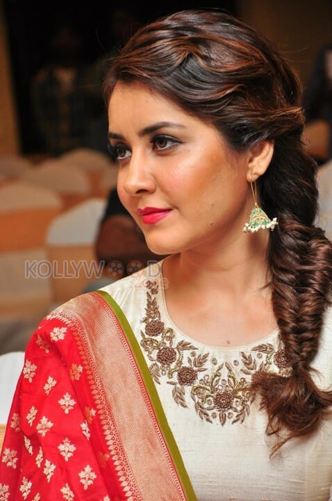 Beautiful Rashi Khanna Photos