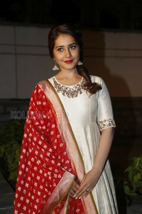 Beautiful Rashi Khanna Photos