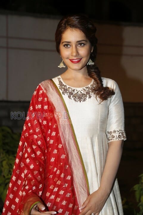 Beautiful Rashi Khanna Photos