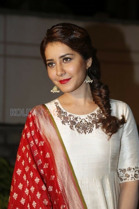 Beautiful Rashi Khanna Photos