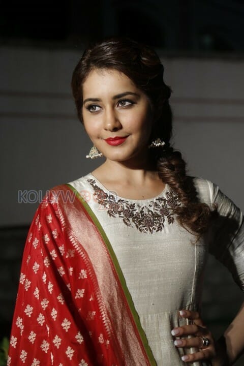 Beautiful Rashi Khanna Photos