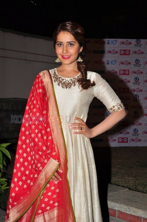 Beautiful Rashi Khanna Photos