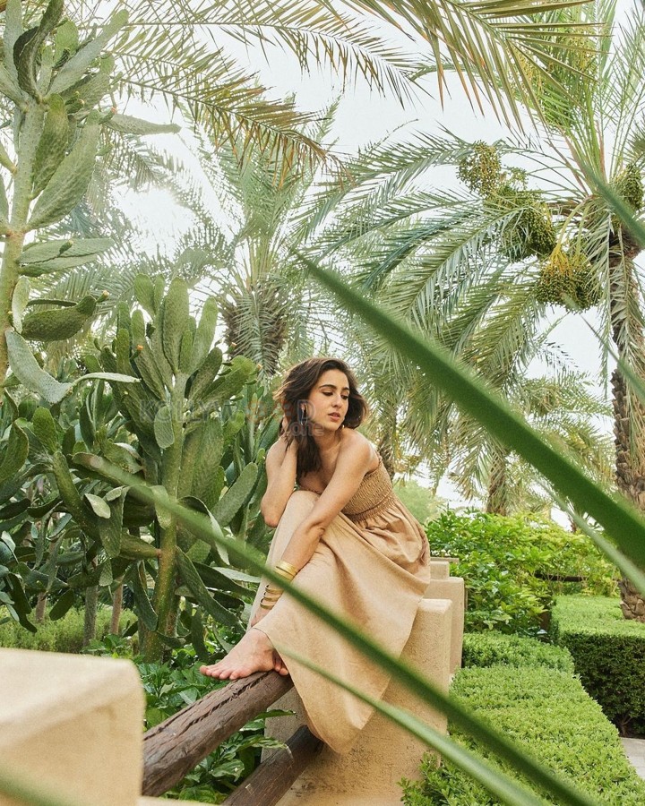 Beautiful Sara Ali Khan in a Cream Strapless Maxi Dress Photos 04