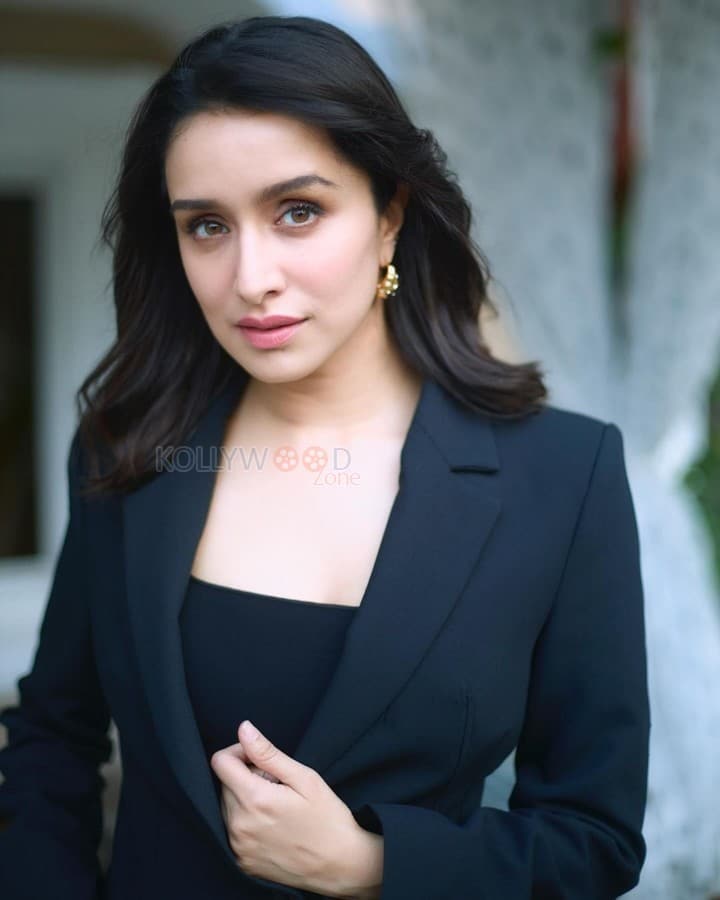 Beautiful Shraddha Kapoor in a Bossy Look Photos 01