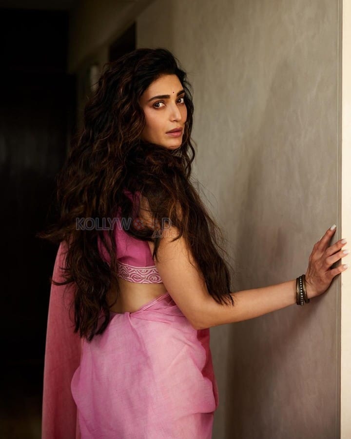 Beautiful TV Actress Karishma Tanna in a Pink Saree with Sleeveless Blouse Pictures 01