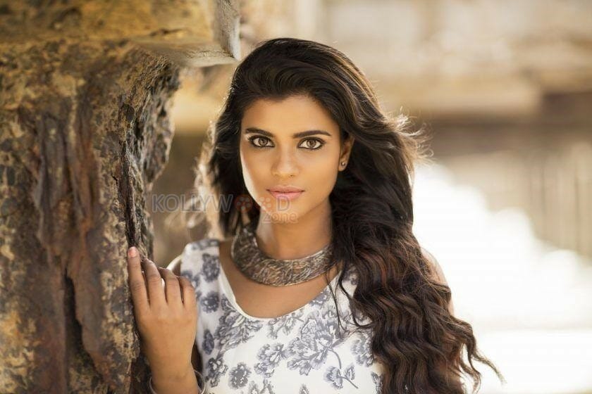 Beautiful Tamil Actress Aishwarya Rajesh Photos