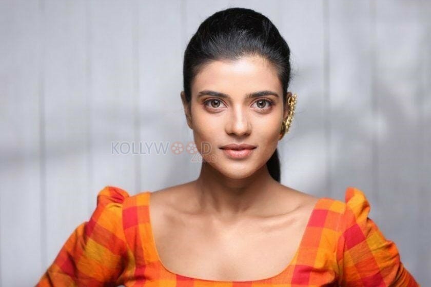 Beautiful Tamil Actress Aishwarya Rajesh Photos