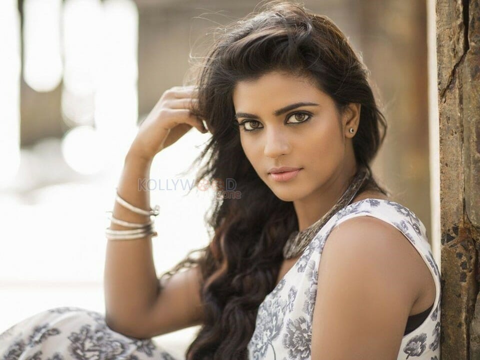 Beautiful Tamil Actress Aishwarya Rajesh Photos