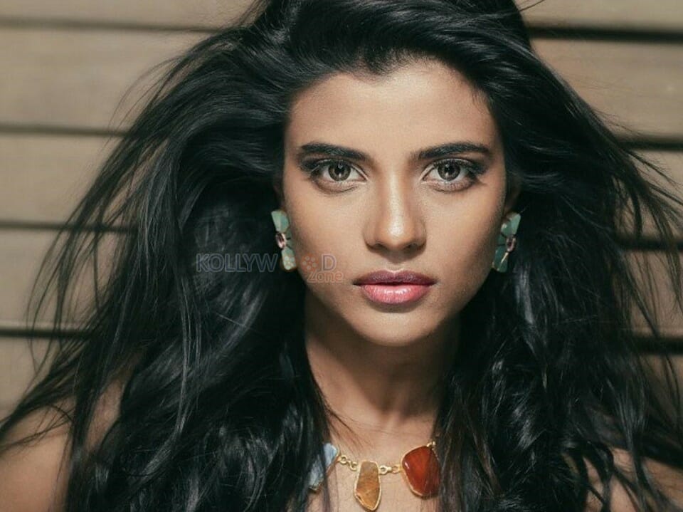 Beautiful Tamil Actress Aishwarya Rajesh Photos