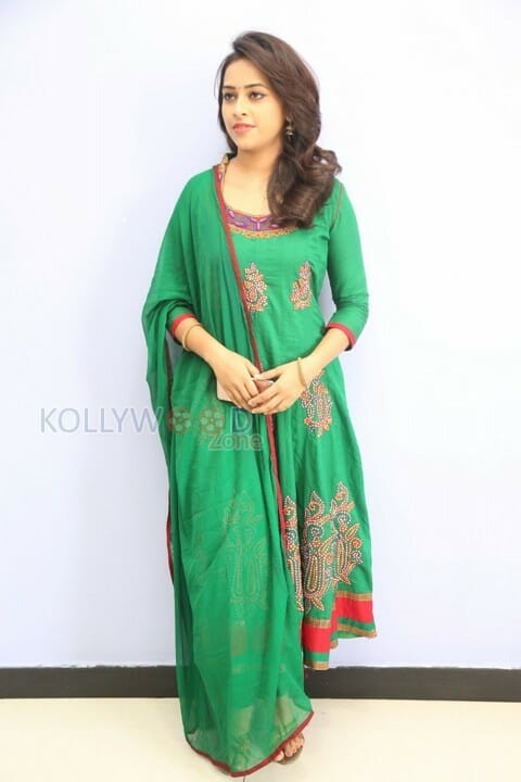 Beautiful Tamil Actress Sri Divya Photos