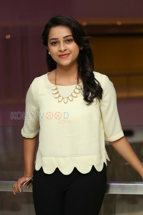 Beautiful Tamil Actress Sri Divya Pictures