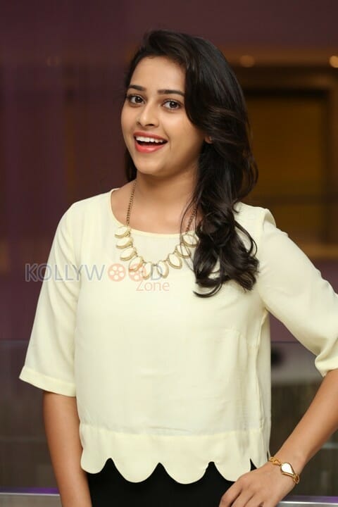 Beautiful Tamil Actress Sri Divya Pictures