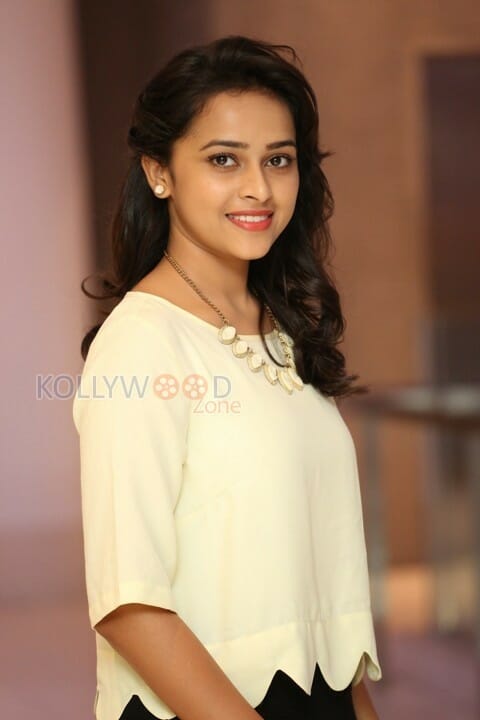 Beautiful Tamil Actress Sri Divya Pictures