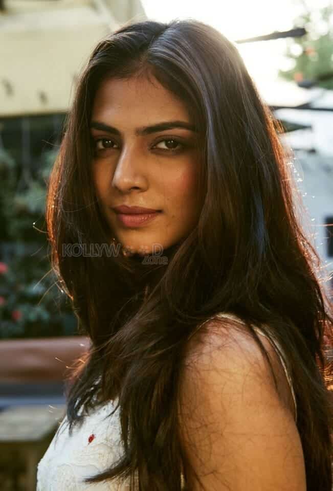 Beautiful and Sexy Actress Malavika Mohanan Spicy Photos 21