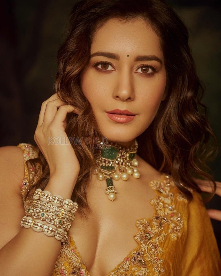 Beauty Queen Raashii Khanna in a Golden Blouse and Silver Skirt Half Saree Photos 04