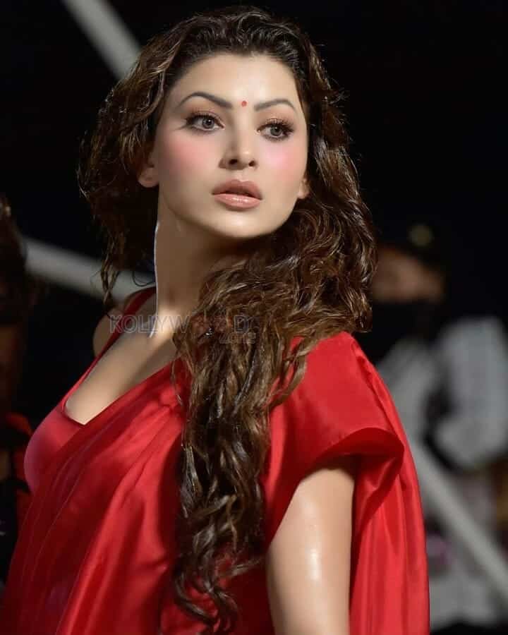 Black Rose Heroine Urvashi Rautela Sexy Photos 01