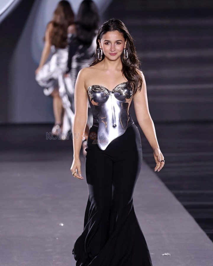 Bold Alia Bhatt in a Silver Metallic Corset at the Paris Fashion Week Photos 02