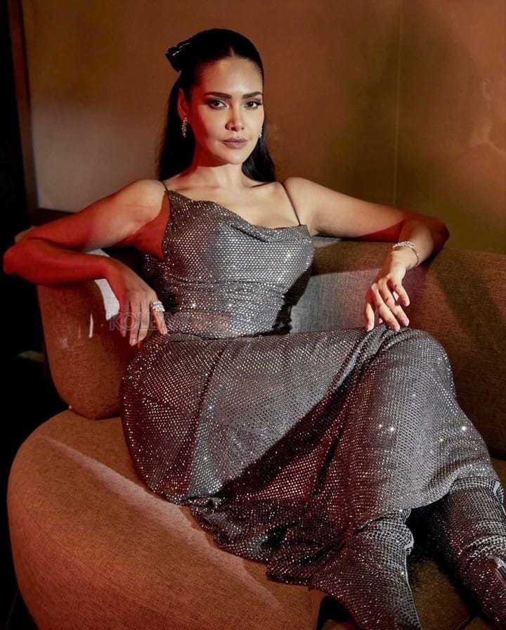 Breathtaking Esha Gupta in a Shimmery Grey Gown with Spaghetti Straps and Plunging Neckline Photos 01