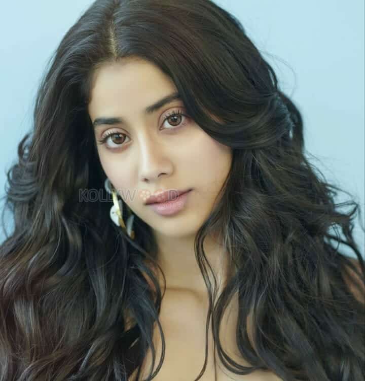 Busty Beauty Janhvi Kapoor Stills 02